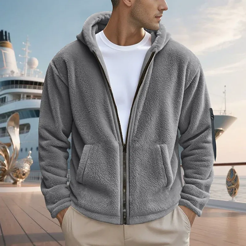 Herren Fleecejacke mit Kapuze und praktischen Reißverschlusstaschen – Taviero