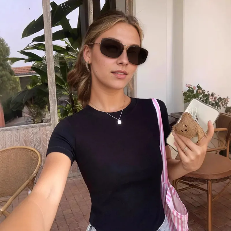 Damen Kurzarm-T-Shirt aus hochwertigem Baumwollmix mit schmalem Schnitt – Orélia