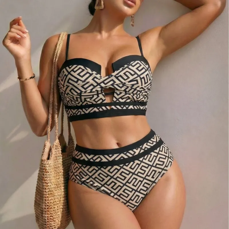 Damen Hoch geschnittener Bikini mit trendigem Cut-Out und geometrischem Muster – Maréssa