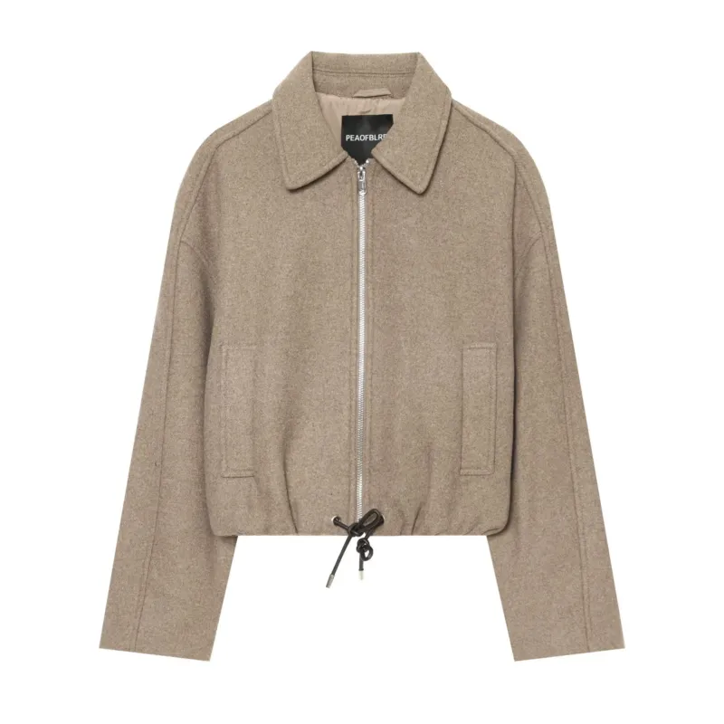 Damen kurze Wolljacke mit durchgehendem Reißverschluss, Umlegekragen und Kordelzugsaum – Célinea
