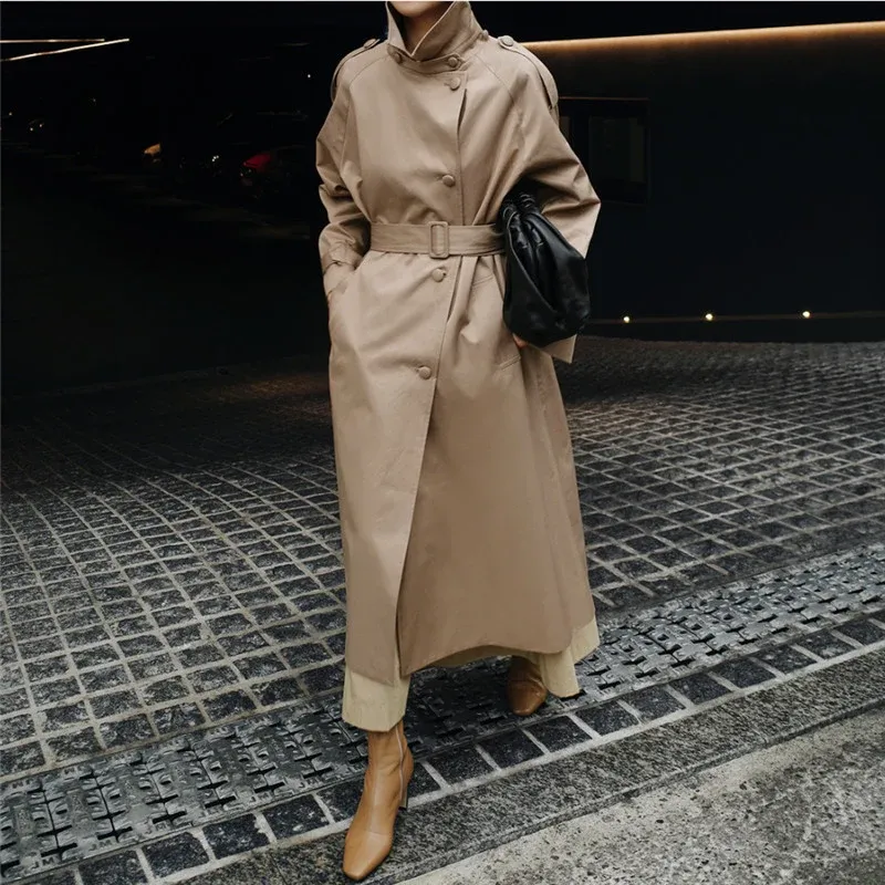 Damen Langgeschnittener Trenchcoat mit Taillengürtel und Stehkragen – Montévia
