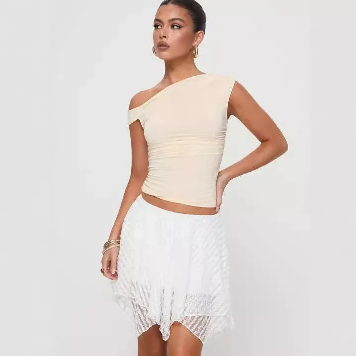 Damen verspielter Spitzenshorts mit asymmetrischem Saum – Avélisse