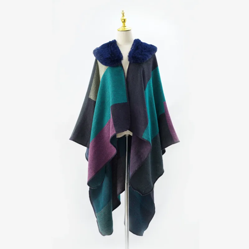 Damen Oversize-Capeponcho mit Kunstfellkragen und Colorblock-Jacquard – Célinea