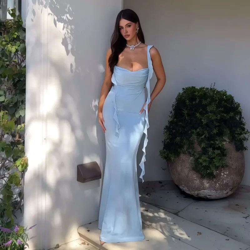 Damen Elegantes Maxi-Kleid mit asymmetrischen Rüschendetails und tiefem V-Ausschnitt – Valéora